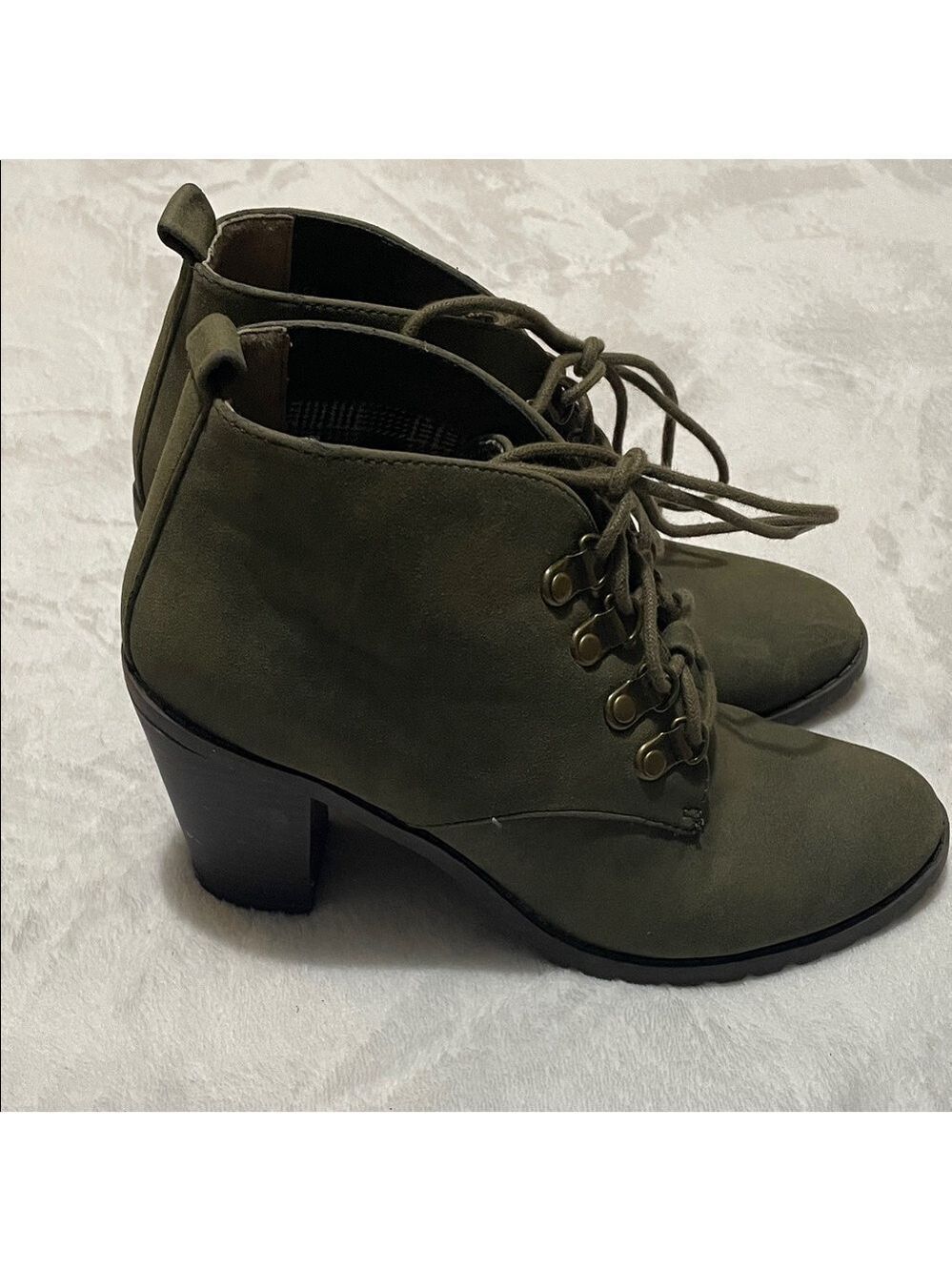 Restricted Olive Lace-Up Ankle Boots Sz 6M